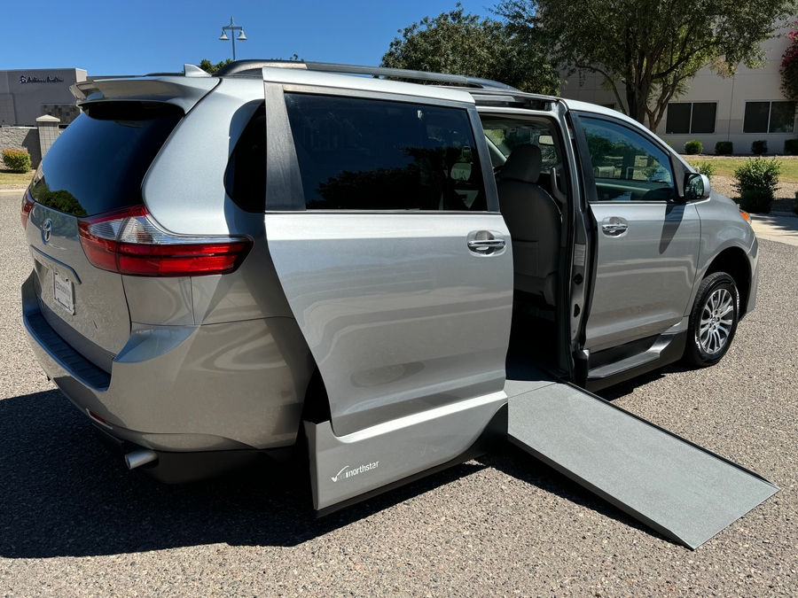 2018 Toyota Sienna XLE