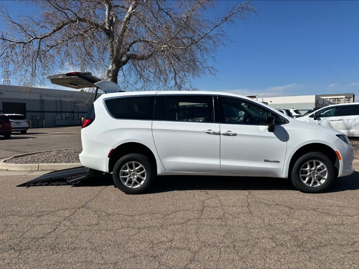 2025 Chrysler Voyager LX (New Conversion)