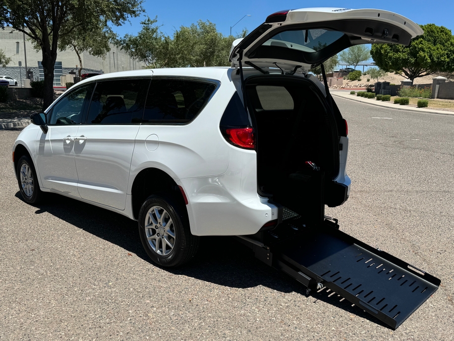 New 2026 Chrysler Voyager LX