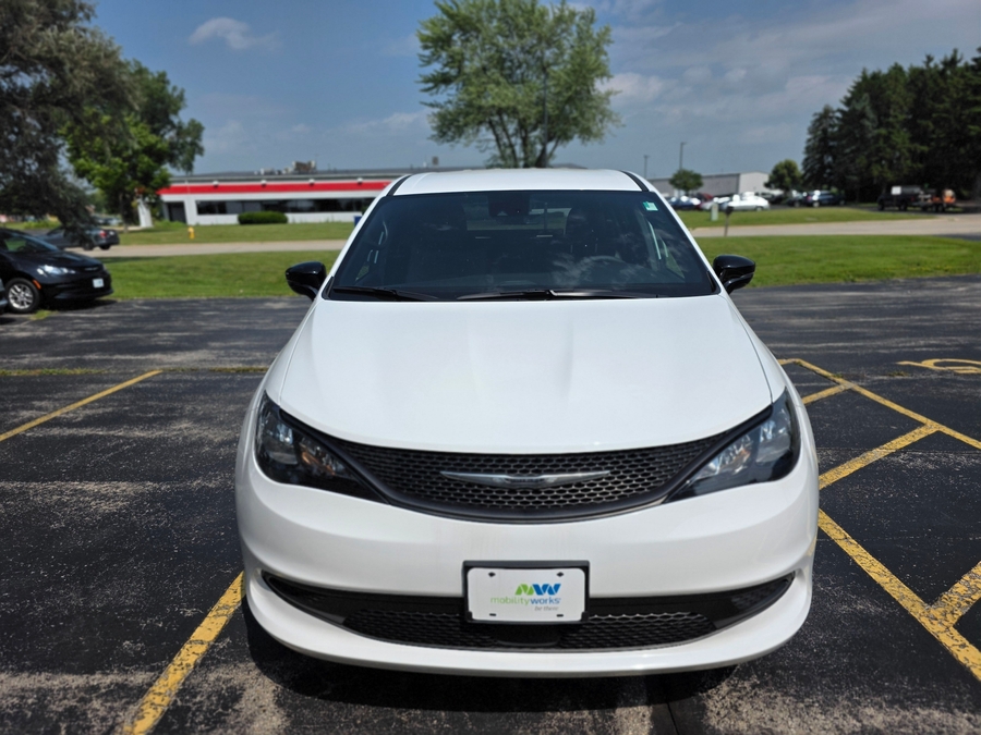 New 2026 Chrysler Voyager LX