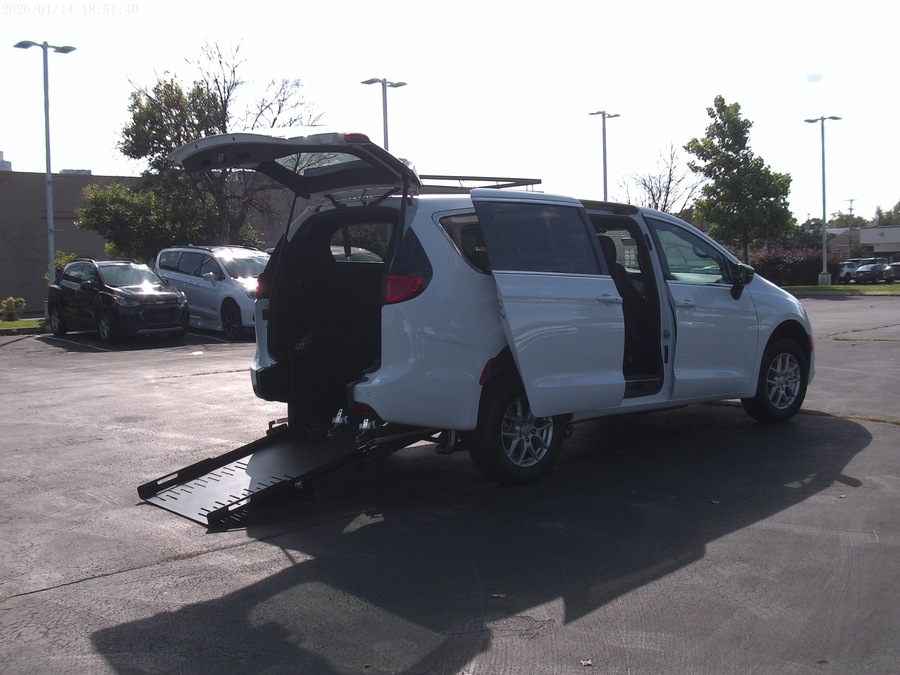 New 2026 Chrysler Voyager LX