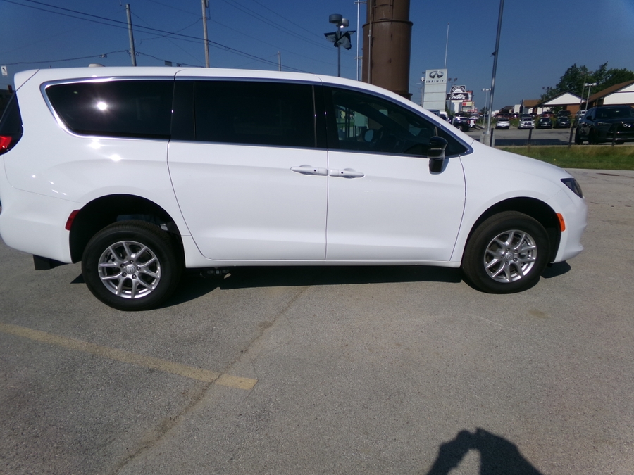New 2026 Chrysler Voyager LX