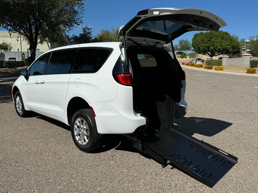 2027 Chrysler Pacifica LX